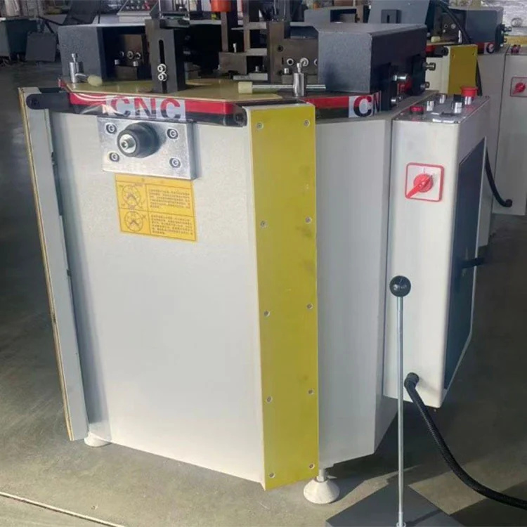 Macchina per crimpare angoli per finestre in alluminio a 4 teste