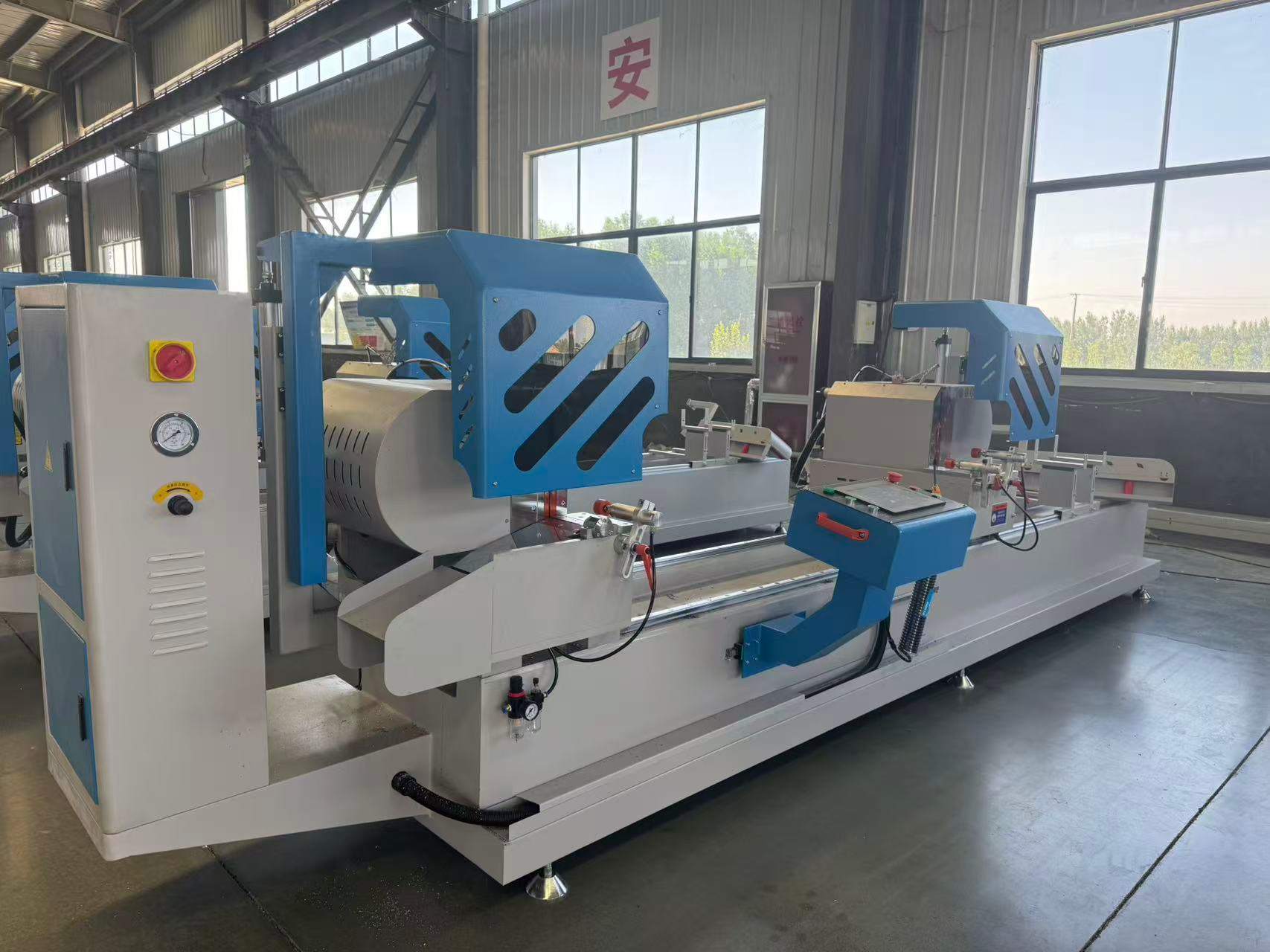 Sega da taglio di precisione con oscillazione interna a doppia testa CNC da 450 mm (45°/90°)