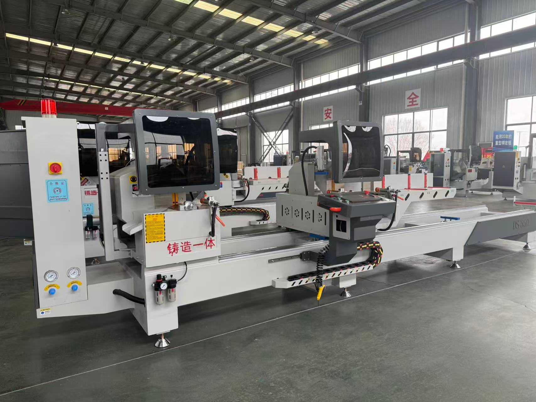 Sega di precisione 550 CNC girevole interna a 45 gradi e 90 gradi