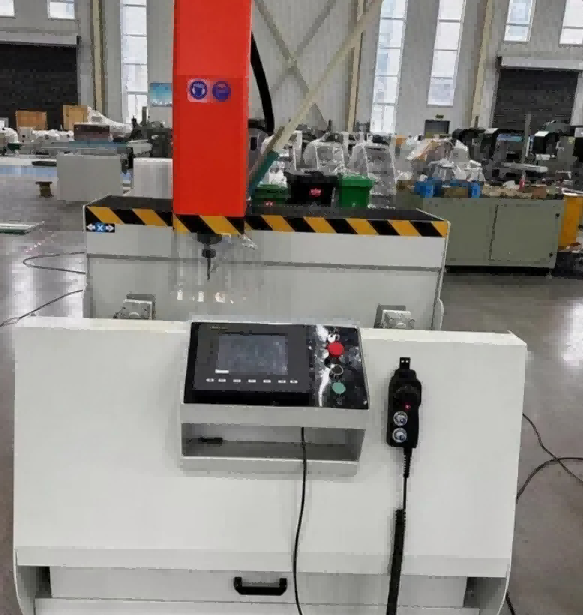 Centro di lavoro CNC ad alta rigidità a 3 assi da 800 mm | Costruito appositamente per estrusioni di alluminio industriali