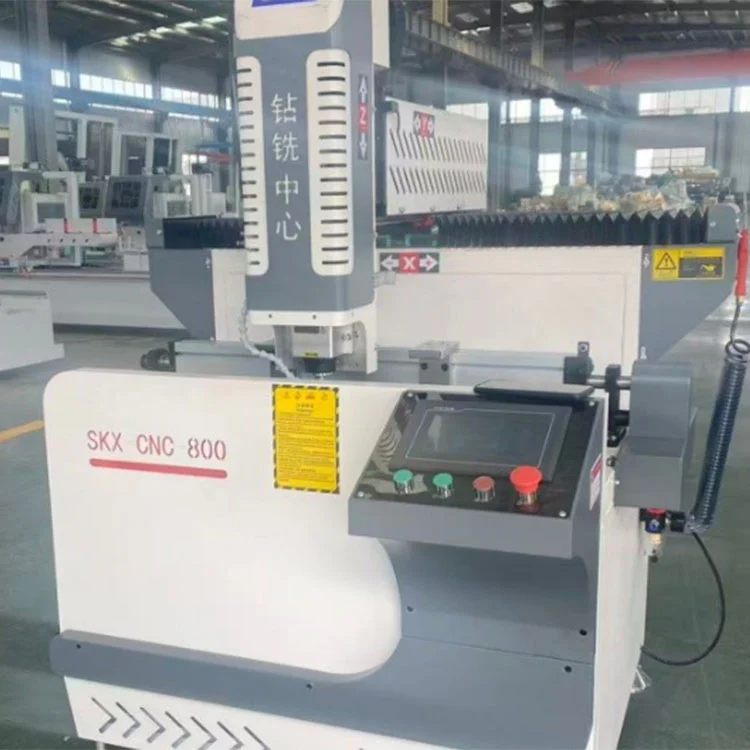 Centro di lavoro CNC da 800 mm per profili in alluminio industriali