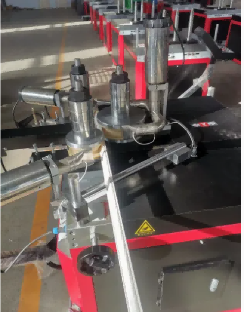 Macchina piegatubi CNC per profili di porte/finestre in alluminio e PVC