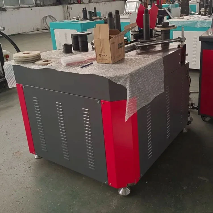 Macchina per crimpare angoli a quattro teste CNC