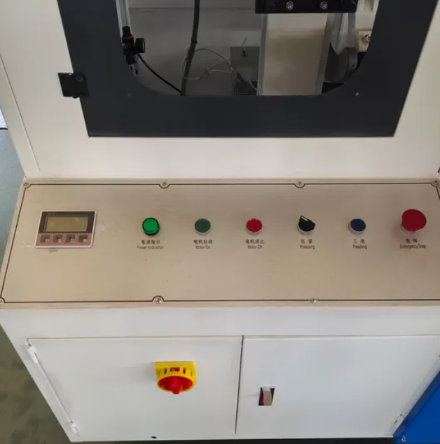 Sega per intagliare facciate continue ad alta precisione e per carichi pesanti