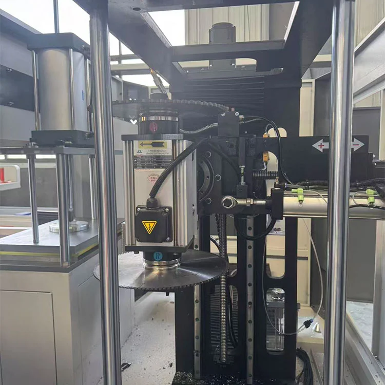 Fresa multiangolo 3+2 per montanti in alluminio di forma speciale