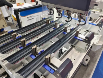 Trapano di precisione per facciate continue in alluminio CNC a 4 teste