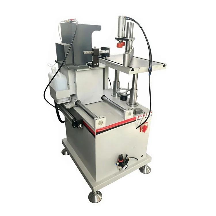 Fresatrice per profili di finestre in PVC