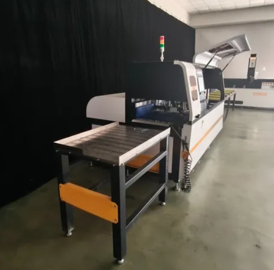 Sega circolare CNC ultra precisa per profili in alluminio industriali